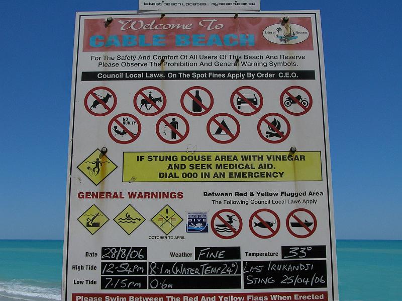 Information_Tafel_bei_ Cable_Beach.jpg - Ohne Verbotsschilder geht es auch an der Cable Beach nicht.